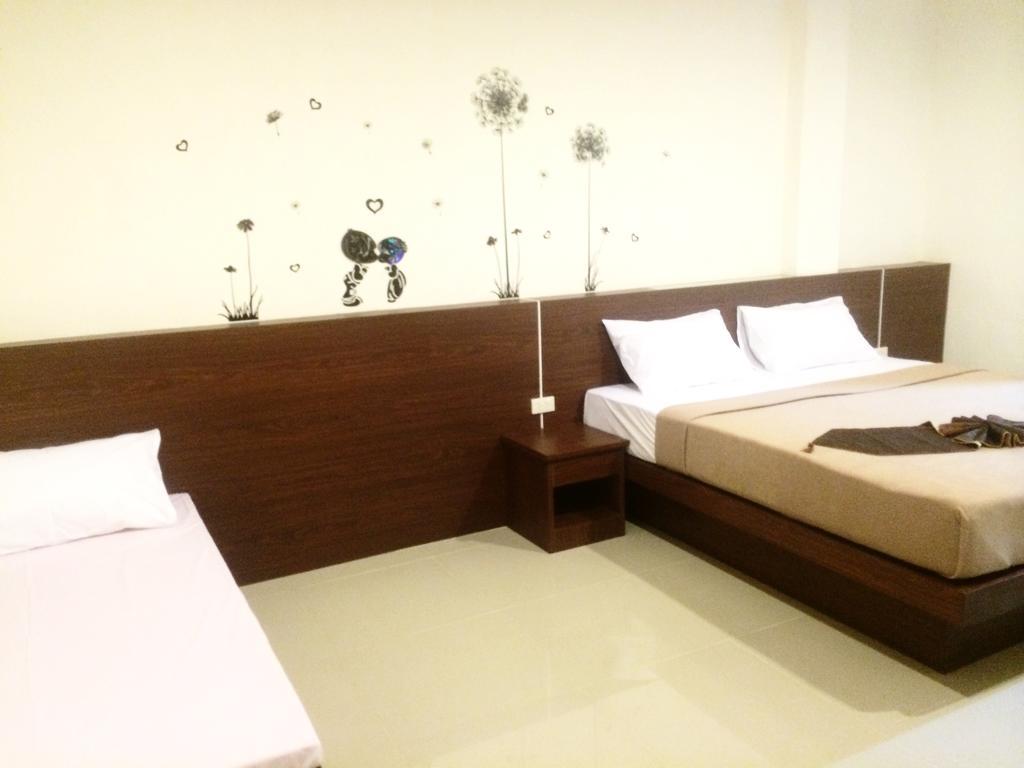 Phuthara Hostel Phuket Pokoj fotografie